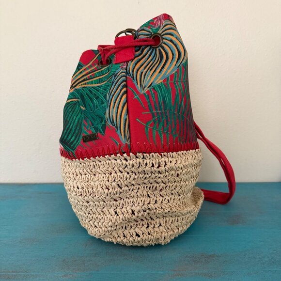 Roxy Tropical Print Red Canvas & Straw Bucket Bag Crossbody NWOT - Picture 2 of 9